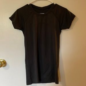 Black Lululemon swiftly tech size 6